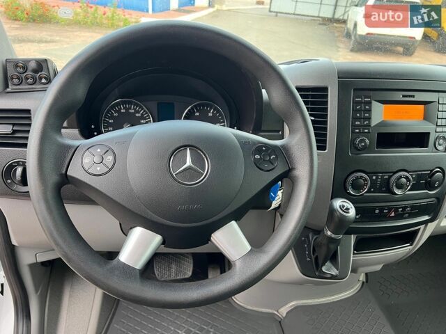 Белый Мерседес Sprinter, объемом двигателя 2.2 л и пробегом 313 тыс. км за 21850 $, фото 30 на Automoto.ua