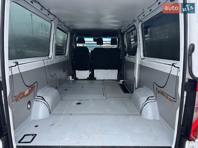 Белый Мерседес Sprinter, объемом двигателя 2.2 л и пробегом 314 тыс. км за 27900 $, фото 24 на Automoto.ua