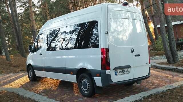 Белый Мерседес Sprinter, объемом двигателя 2.14 л и пробегом 300 тыс. км за 30900 $, фото 2 на Automoto.ua