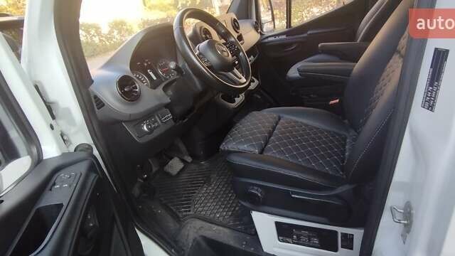 Белый Мерседес Sprinter, объемом двигателя 2.14 л и пробегом 300 тыс. км за 30900 $, фото 4 на Automoto.ua