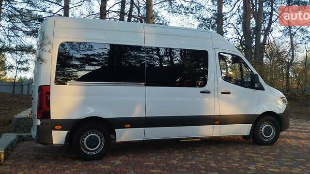 Белый Мерседес Sprinter, объемом двигателя 2.14 л и пробегом 300 тыс. км за 30900 $, фото 3 на Automoto.ua