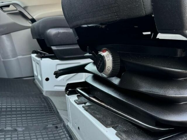 Белый Мерседес Sprinter, объемом двигателя 2.2 л и пробегом 390 тыс. км за 23500 $, фото 7 на Automoto.ua