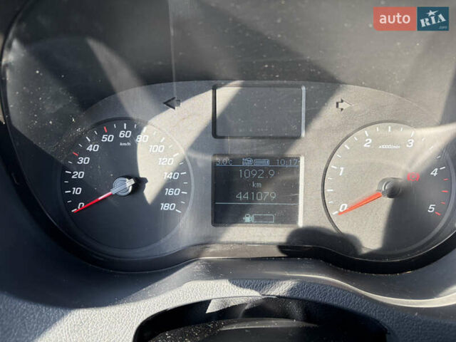 Белый Мерседес Sprinter, объемом двигателя 2.2 л и пробегом 441 тыс. км за 24990 $, фото 11 на Automoto.ua