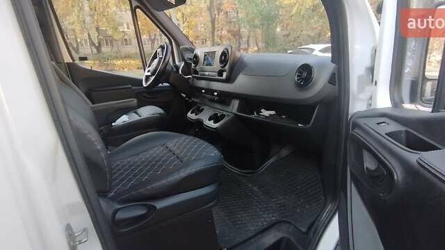 Белый Мерседес Sprinter, объемом двигателя 2.14 л и пробегом 300 тыс. км за 30900 $, фото 6 на Automoto.ua
