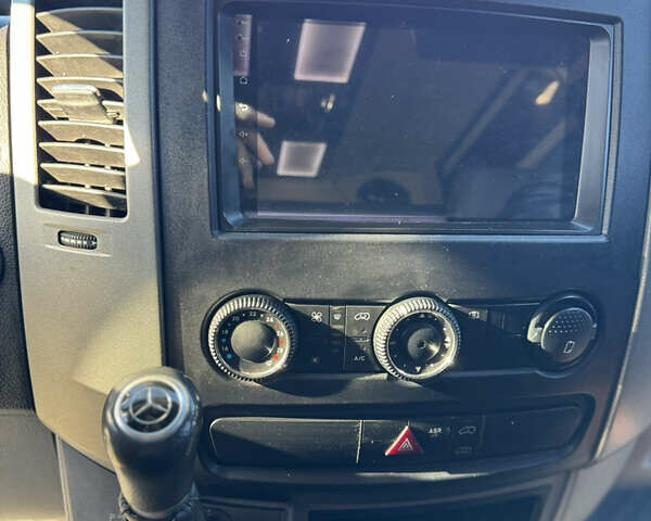 Белый Мерседес Sprinter, объемом двигателя 2.99 л и пробегом 420 тыс. км за 33500 $, фото 13 на Automoto.ua