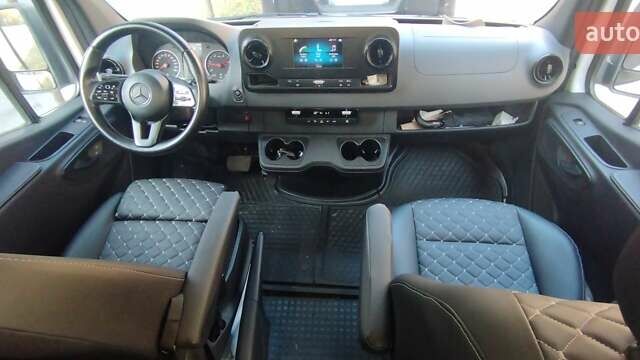 Белый Мерседес Sprinter, объемом двигателя 2.14 л и пробегом 300 тыс. км за 30900 $, фото 5 на Automoto.ua