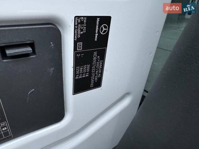 Белый Мерседес Sprinter, объемом двигателя 2.2 л и пробегом 314 тыс. км за 27900 $, фото 4 на Automoto.ua