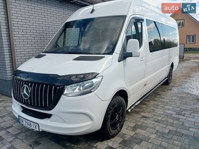Белый Мерседес Sprinter, объемом двигателя 2.14 л и пробегом 561 тыс. км за 35000 $, фото 4 на Automoto.ua