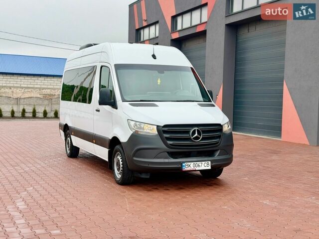 Белый Мерседес Sprinter, объемом двигателя 2.14 л и пробегом 264 тыс. км за 37500 $, фото 2 на Automoto.ua