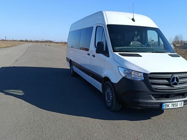 Белый Мерседес Sprinter, объемом двигателя 2.2 л и пробегом 555 тыс. км за 34500 $, фото 2 на Automoto.ua