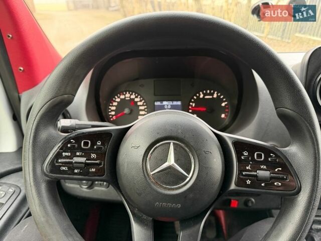 Белый Мерседес Sprinter, объемом двигателя 2.99 л и пробегом 693 тыс. км за 33000 $, фото 3 на Automoto.ua