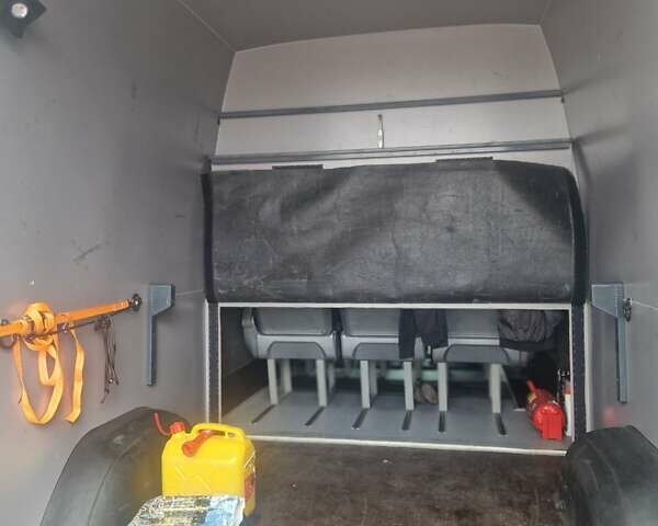 Белый Мерседес Sprinter, объемом двигателя 3 л и пробегом 490 тыс. км за 39000 $, фото 31 на Automoto.ua