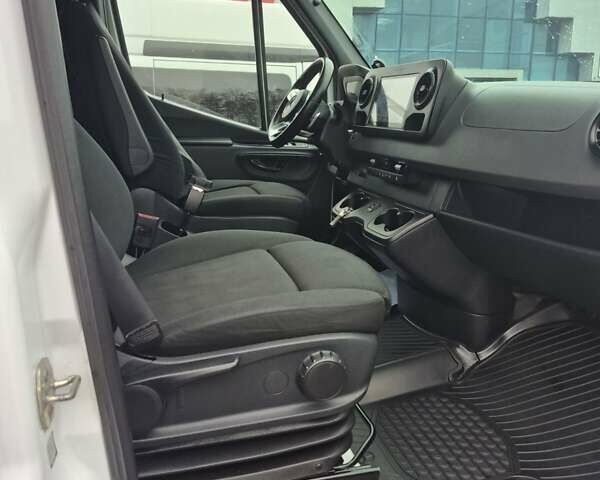 Белый Мерседес Sprinter, объемом двигателя 3 л и пробегом 490 тыс. км за 39000 $, фото 17 на Automoto.ua
