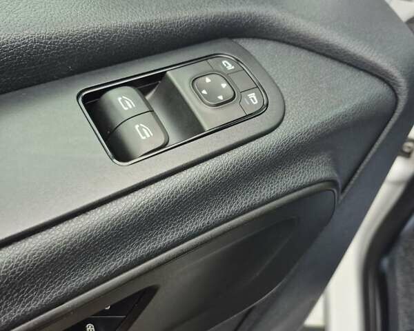 Белый Мерседес Sprinter, объемом двигателя 3 л и пробегом 490 тыс. км за 39000 $, фото 13 на Automoto.ua