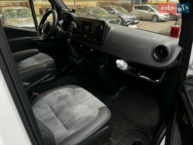 Белый Мерседес Sprinter, объемом двигателя 2.14 л и пробегом 308 тыс. км за 29500 $, фото 7 на Automoto.ua