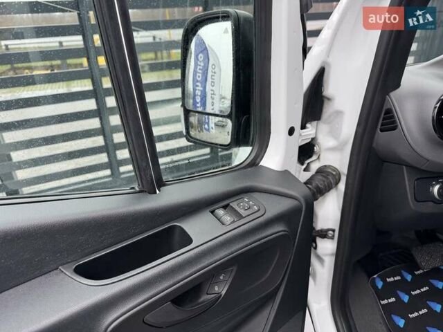 Белый Мерседес Sprinter, объемом двигателя 2.2 л и пробегом 325 тыс. км за 28900 $, фото 14 на Automoto.ua