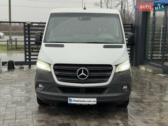 Белый Мерседес Sprinter, объемом двигателя 2.2 л и пробегом 325 тыс. км за 28900 $, фото 1 на Automoto.ua