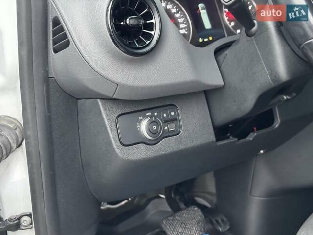 Белый Мерседес Sprinter, объемом двигателя 2.2 л и пробегом 325 тыс. км за 28900 $, фото 15 на Automoto.ua
