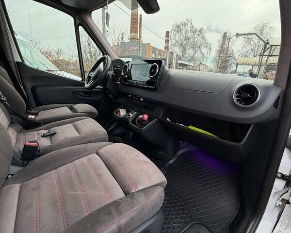 Білий Мерседес Sprinter, об'ємом двигуна 3 л та пробігом 348 тис. км за 44179 $, фото 13 на Automoto.ua