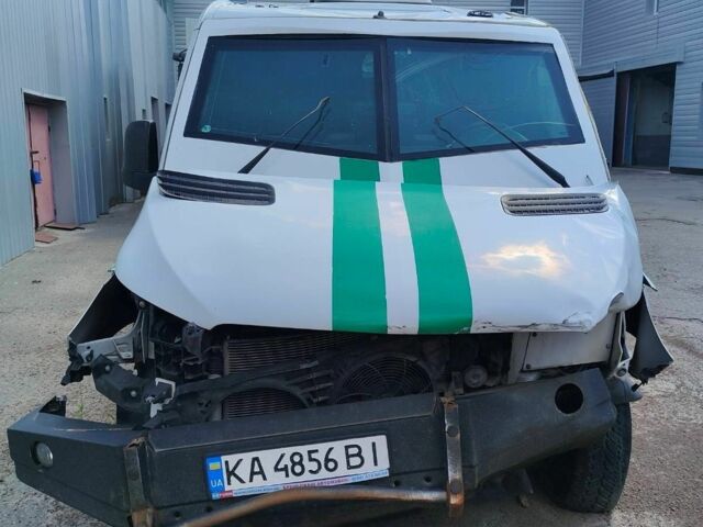 Белый Мерседес Sprinter, объемом двигателя 2.1 л и пробегом 141 тыс. км за 2839 $, фото 1 на Automoto.ua