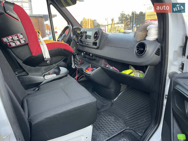 Белый Мерседес Sprinter, объемом двигателя 1.9 л и пробегом 470 тыс. км за 28700 $, фото 9 на Automoto.ua