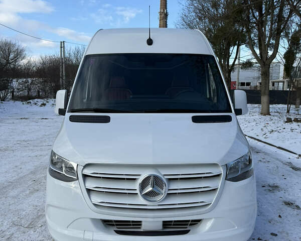 Белый Мерседес Sprinter, объемом двигателя 1.95 л и пробегом 195 тыс. км за 44900 $, фото 1 на Automoto.ua