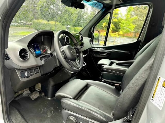 Белый Мерседес Sprinter, объемом двигателя 3 л и пробегом 37 тыс. км за 34000 $, фото 6 на Automoto.ua