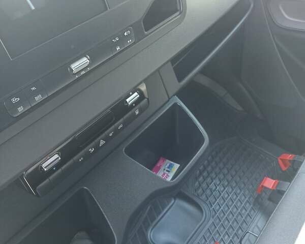 Белый Мерседес Sprinter, объемом двигателя 0 л и пробегом 329 тыс. км за 31000 $, фото 4 на Automoto.ua