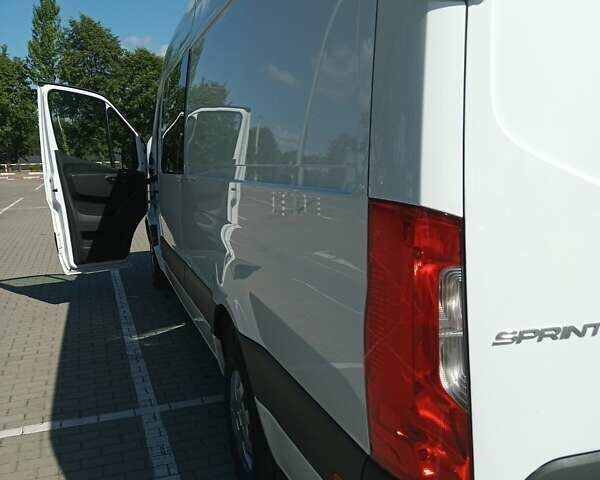 Белый Мерседес Sprinter, объемом двигателя 0 л и пробегом 329 тыс. км за 31000 $, фото 2 на Automoto.ua