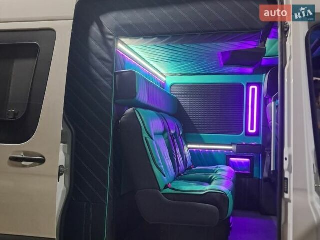 Белый Мерседес Sprinter, объемом двигателя 2.99 л и пробегом 435 тыс. км за 75995 $, фото 8 на Automoto.ua