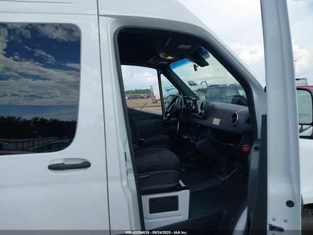 Белый Мерседес Sprinter, объемом двигателя 2 л и пробегом 10 тыс. км за 30300 $, фото 4 на Automoto.ua