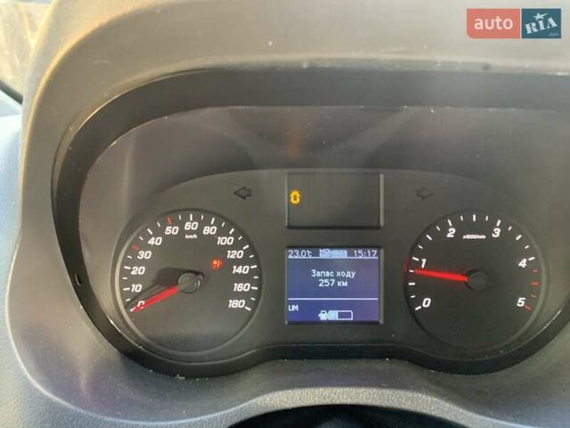 Белый Мерседес Sprinter, объемом двигателя 0 л и пробегом 242 тыс. км за 34886 $, фото 3 на Automoto.ua