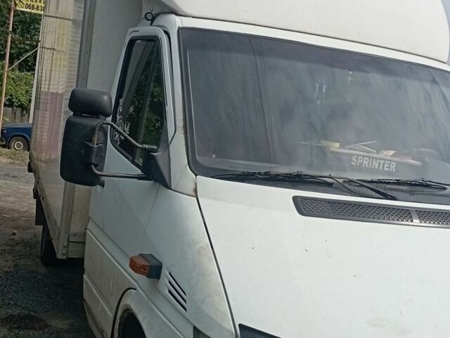Белый Мерседес Sprinter, объемом двигателя 2.15 л и пробегом 248 тыс. км за 11500 $, фото 3 на Automoto.ua