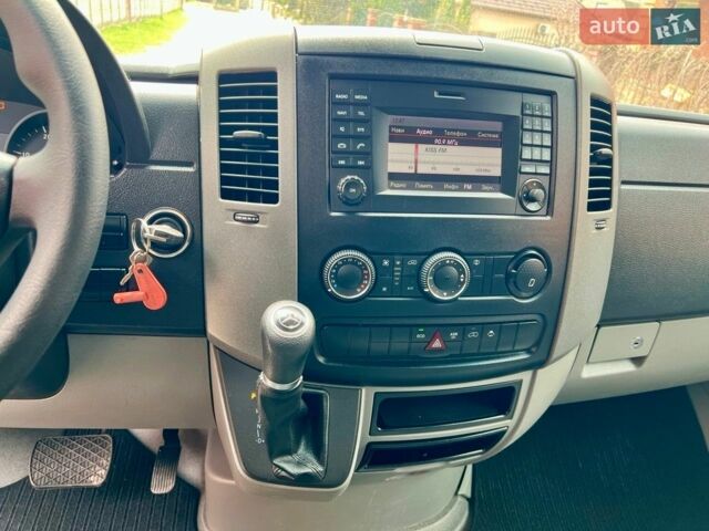 Белый Мерседес Sprinter, объемом двигателя 2.2 л и пробегом 207 тыс. км за 26999 $, фото 12 на Automoto.ua