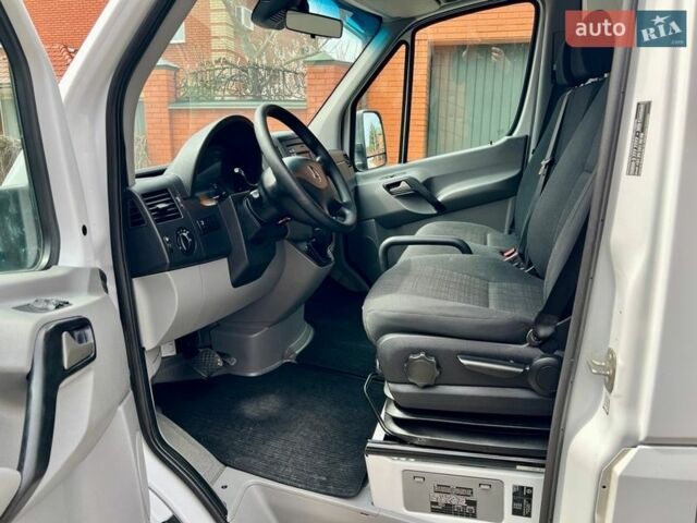 Белый Мерседес Sprinter, объемом двигателя 2.2 л и пробегом 207 тыс. км за 26999 $, фото 9 на Automoto.ua
