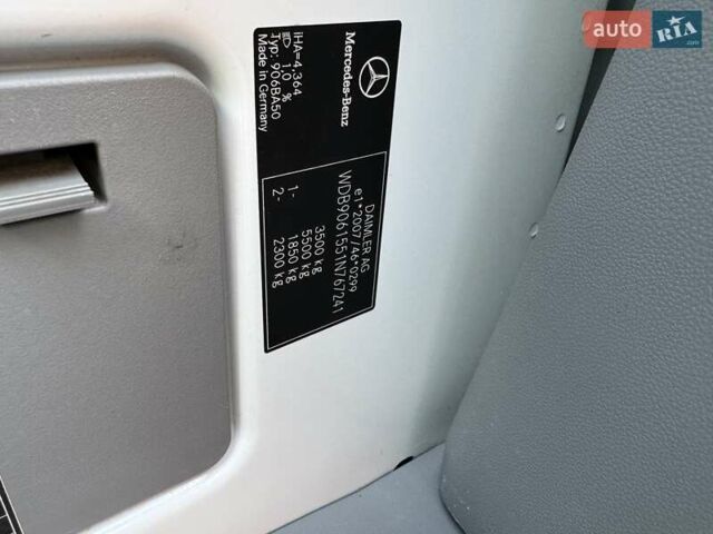 Белый Мерседес Sprinter, объемом двигателя 2.2 л и пробегом 225 тыс. км за 27399 $, фото 28 на Automoto.ua