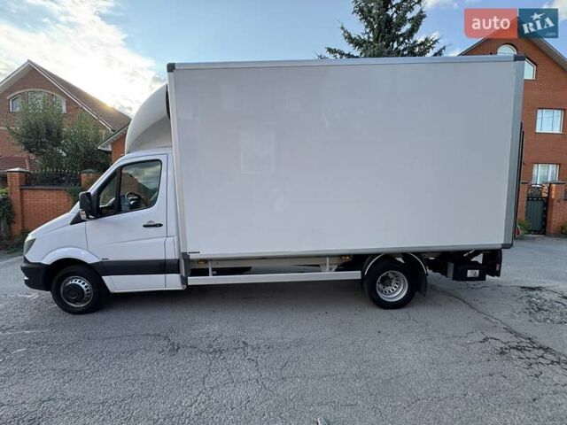 Белый Мерседес Sprinter, объемом двигателя 2.2 л и пробегом 225 тыс. км за 27399 $, фото 3 на Automoto.ua