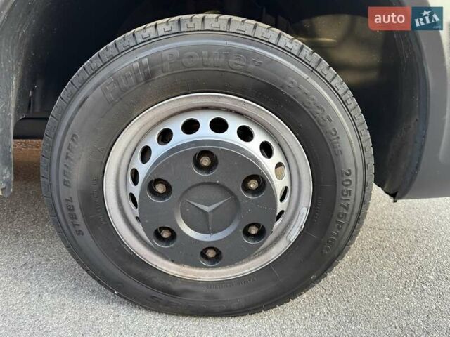 Белый Мерседес Sprinter, объемом двигателя 2.2 л и пробегом 225 тыс. км за 27399 $, фото 9 на Automoto.ua
