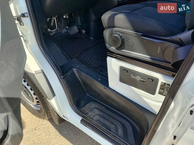 Белый Мерседес Sprinter, объемом двигателя 2.1 л и пробегом 270 тыс. км за 23500 $, фото 23 на Automoto.ua