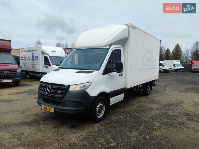 Белый Мерседес Sprinter, объемом двигателя 2.1 л и пробегом 300 тыс. км за 24900 $, фото 1 на Automoto.ua