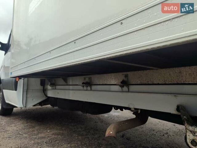 Белый Мерседес Sprinter, объемом двигателя 2.1 л и пробегом 300 тыс. км за 24900 $, фото 10 на Automoto.ua