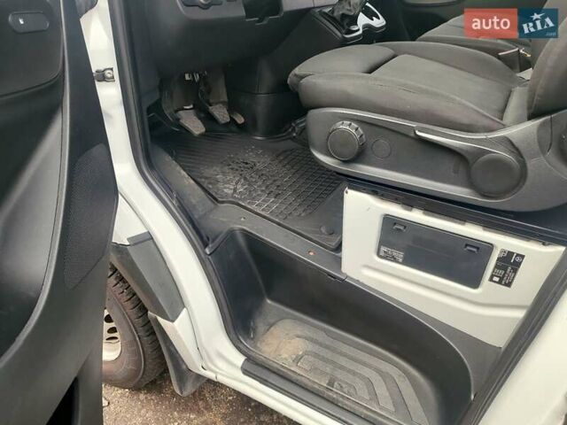 Белый Мерседес Sprinter, объемом двигателя 2.1 л и пробегом 300 тыс. км за 24900 $, фото 13 на Automoto.ua