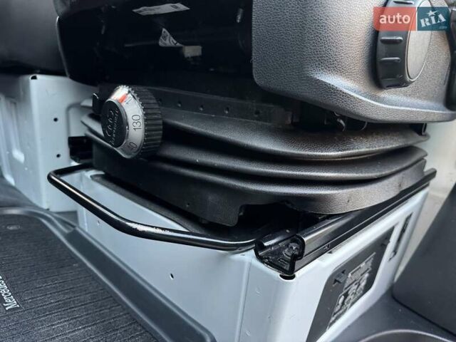 Белый Мерседес Sprinter, объемом двигателя 2.2 л и пробегом 192 тыс. км за 29300 $, фото 29 на Automoto.ua