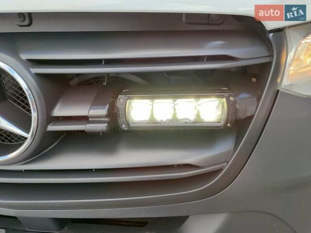 Белый Мерседес Sprinter, объемом двигателя 2.1 л и пробегом 300 тыс. км за 25900 $, фото 14 на Automoto.ua