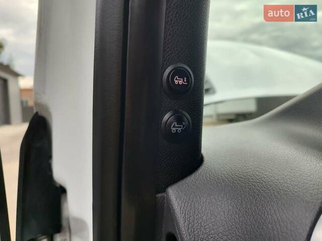 Белый Мерседес Sprinter, объемом двигателя 2.1 л и пробегом 300 тыс. км за 26800 $, фото 44 на Automoto.ua