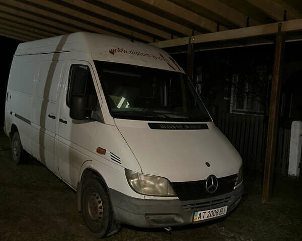 Белый Мерседес Sprinter, объемом двигателя 2.1 л и пробегом 360 тыс. км за 5000 $, фото 2 на Automoto.ua