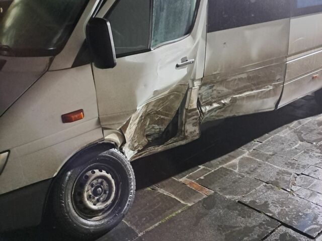 Белый Мерседес Sprinter, объемом двигателя 0 л и пробегом 178 тыс. км за 5000 $, фото 5 на Automoto.ua