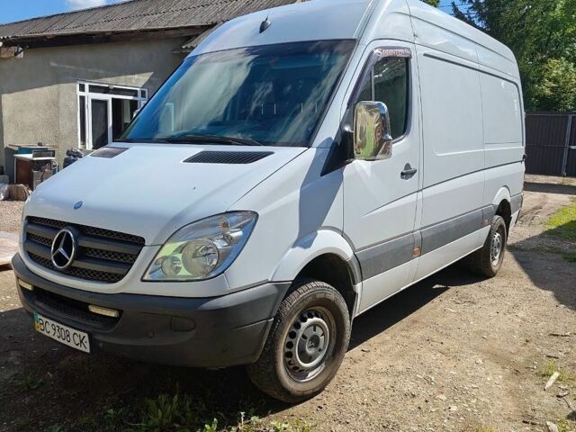 Белый Мерседес Sprinter, объемом двигателя 0 л и пробегом 309 тыс. км за 11200 $, фото 1 на Automoto.ua