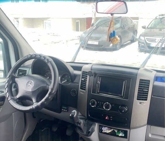 Белый Мерседес Sprinter, объемом двигателя 2.1 л и пробегом 470 тыс. км за 8000 $, фото 5 на Automoto.ua