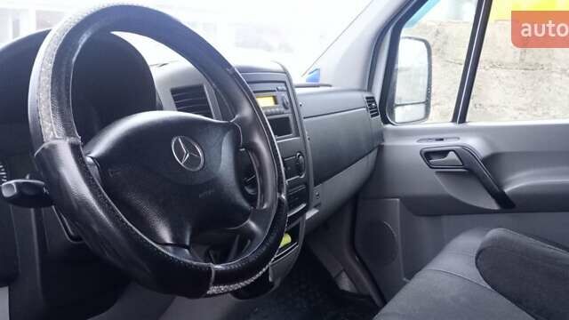 Белый Мерседес Sprinter, объемом двигателя 2.14 л и пробегом 324 тыс. км за 12000 $, фото 7 на Automoto.ua